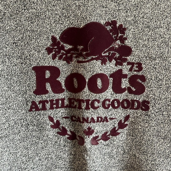 Roots salt and pepper crew neck sweater, size medium. - Picture 2 of 3